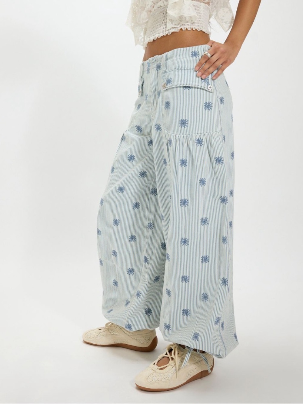 We The Free People Lotus Embroidered Railroad Balloon Jeans 24